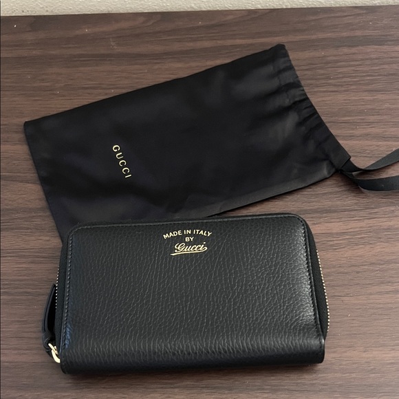 Gucci Handbags - Gucci black leather wallet